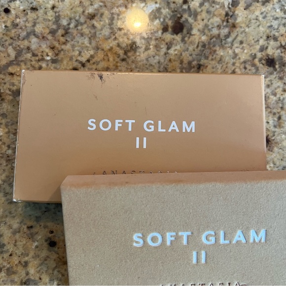 *Like New* Anastasia Beverly Hills Soft Glam ll - Picture 7 of 12